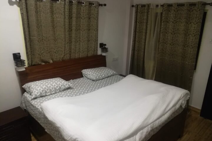 Enjoy with Friends and Family in Atulya Neer Cottages. Beautiful Mountain Cottage in the Himalayas to relax situated on Chamba Uttarkashi Highway